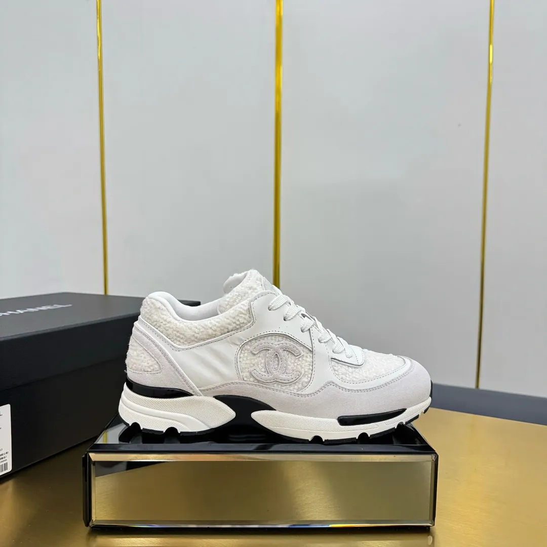 👟👟Ex-factory price 660👟👟 Top version, original quality! ! ! Chanel Chanel - 2025 casual sports shoes, the top casual sports shoes in the counter, this classic design; the upper is electro-embroidered with a variety of techniques; the outsole is fashionable and sporty; the extraordinary inclusion of a variety of color matching elements... The diversified mix and match is very beautiful and versatile, casual, fashionable, sports and outdoor can be taken into account... ꫛꫀꪝ Go➫ Materials: ❶Upper: Original first-layer cowhide ❷Inner: Sheepskin ❸Outsole is based on: original TPU combination outsole, full set of boutique packaging for women 35–41 👉
